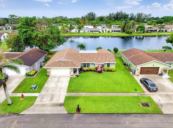 8443 Raymond Drive, Boynton Beach, FL 33472