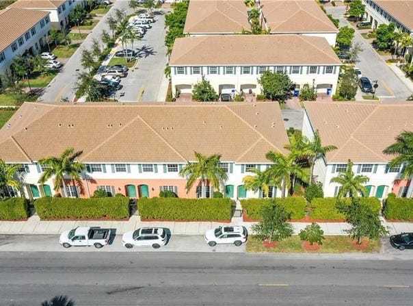284 SW 7th Ct, Pompano Beach, FL 33060