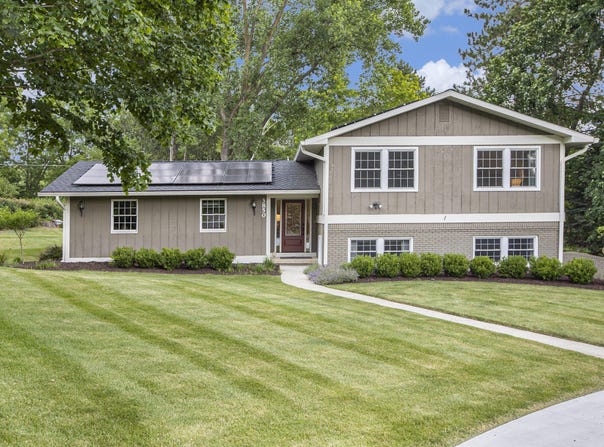 3850 W Loch Alpine Drive, Ann Arbor, MI 48103