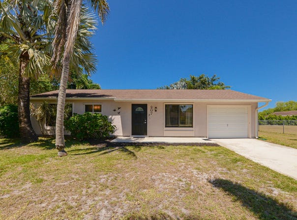 207 SW Bridgeport Drive, Port Saint Lucie, FL 34953