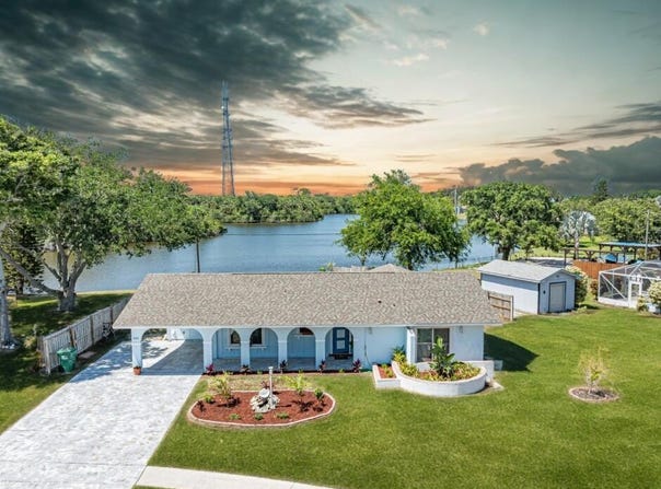 902 Canal Circle, Sebastian, FL 32958