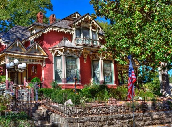 282 Spring  ST, Eureka Springs, AR 72632