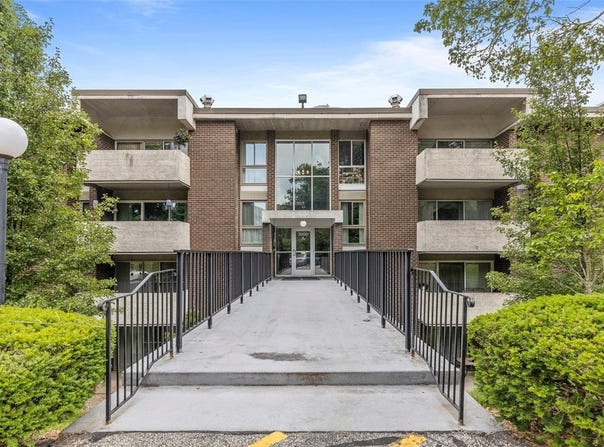 3305 Charlemagne Cir, Ross Twp, PA 15237