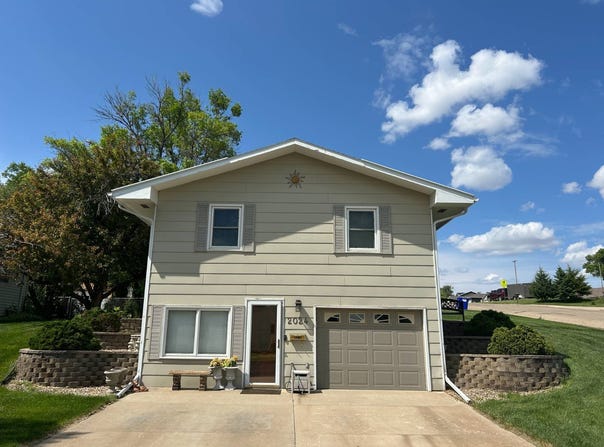 2024 E Erskine, Pierre, SD 57501