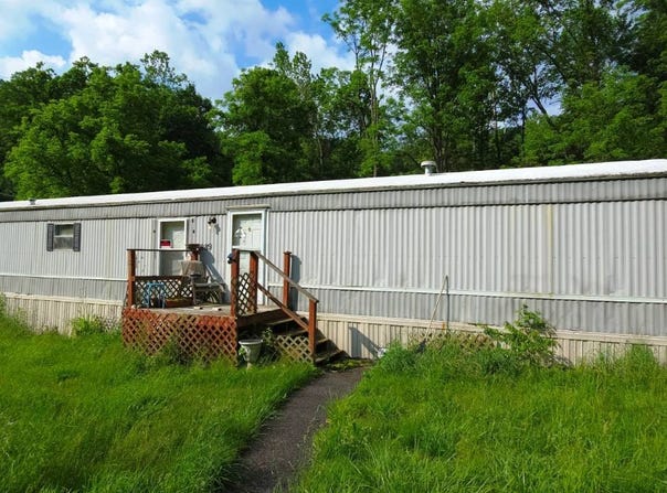 941 E Clayton Rd, Pence Springs, WV 24962