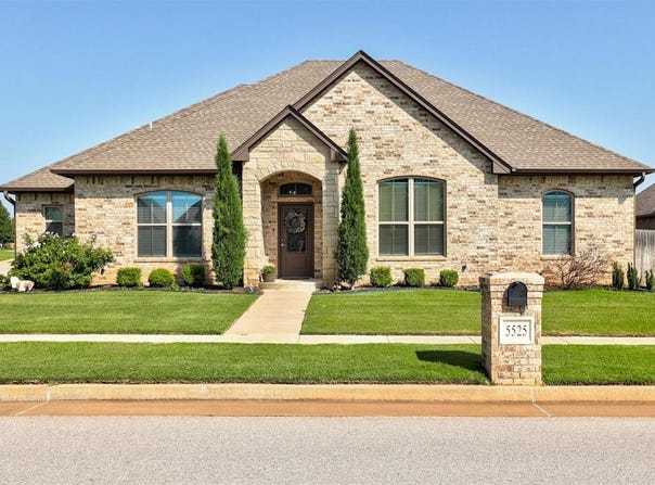 5525 Ledgestone Drive, Mustang, OK 73064