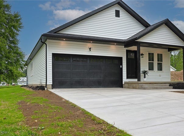 32 E Market Street, Marshallville, OH 44645