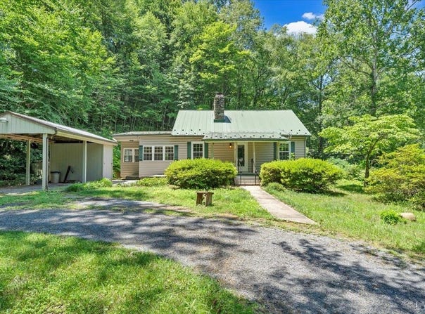 1338 Hunting Creek Road, Big Island, VA 24526