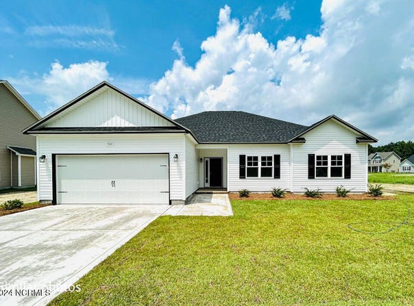 507 Orchard Creek Drive, Richlands, NC 28574