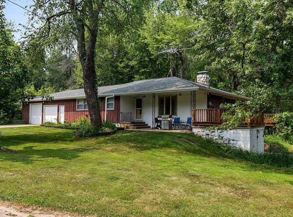 N2746 GIVENS Road, HORTONVILLE, WI 54944