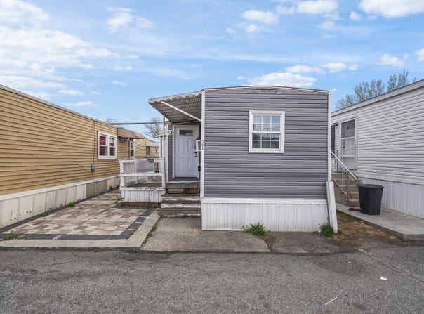 21 HELEN DR, Moonachie, NJ 07074