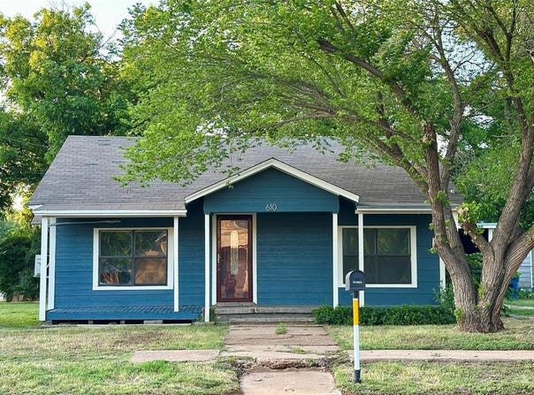 610 W Dale Street, Winters, TX 79567