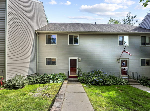 22 Mohawk Court, Cromwell, CT 06416
