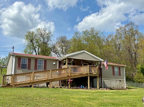 184 Pack Street, COOL RIDGE, WV 25825