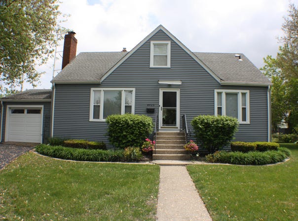 8925 Bunker Hill Drive, Munster, IN 46321