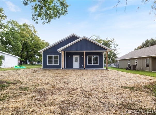 114 North Grand Ave, Eldon, MO 65026