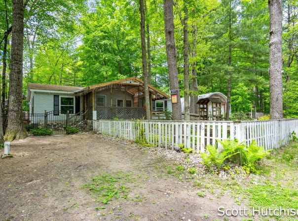 3951 MARSHALL AVENUE, NEWAYGO, MI 49337