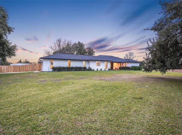 6569 Cutoff RD, Round Top, TX 78940