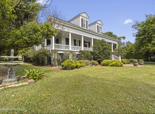 811 E Scenic Drive, Pass Christian, MS 39571
