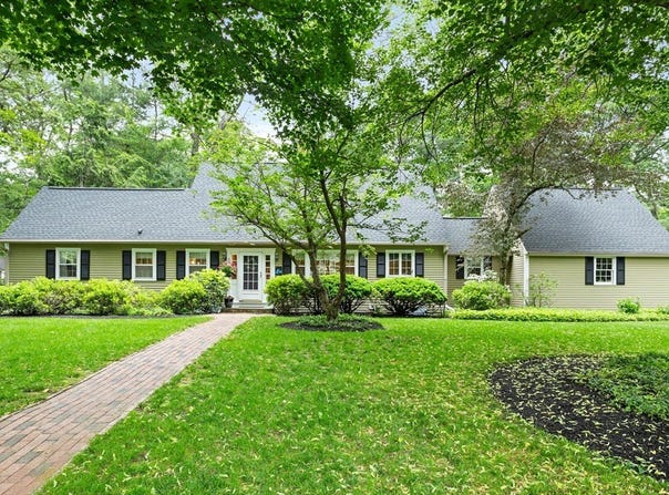 28 Lincoln Drive, Acton, MA 01720