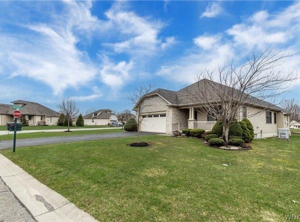 2 Lakeside Circle, Elma, NY 14059