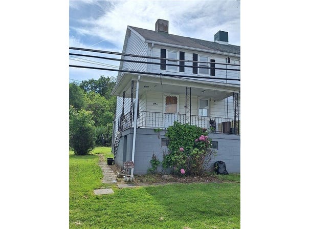 29 Elm St, Ellsworth Boro, PA 15331