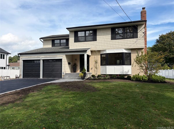 93 Eaton Lane, West Islip, NY 11795