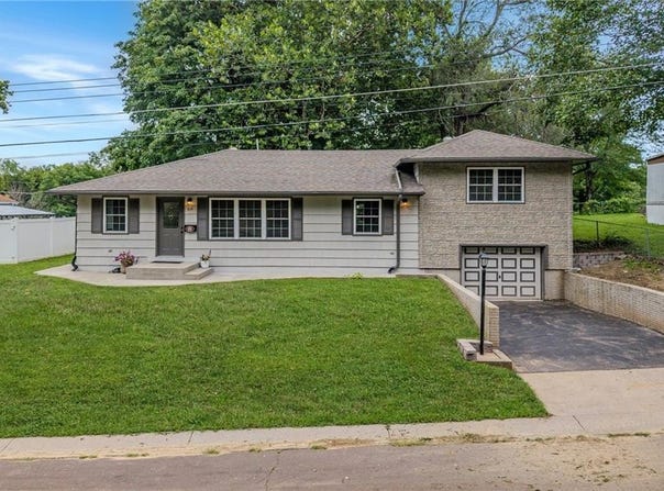 606 S 23rd Terrace, Lexington, MO 64067