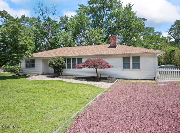 2025 Lesser Parkway, Oakhurst, NJ 07755