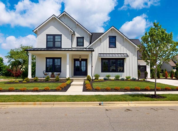 3277 Briarwood Lane, Lewis Center, OH 43035