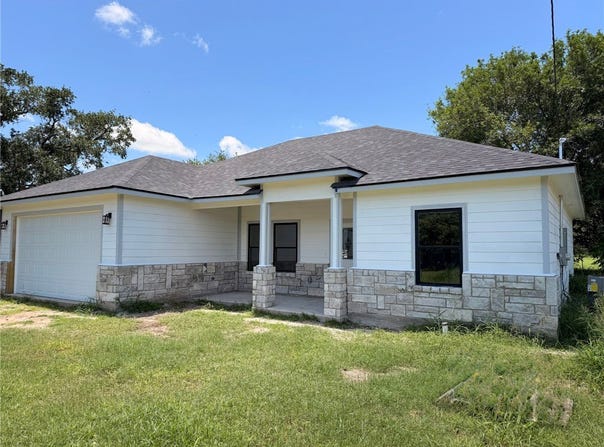 903 E Bowie Street, Beeville, TX 78102