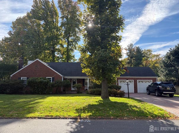 10 Dewey Drive, New Brunswick, NJ 08901