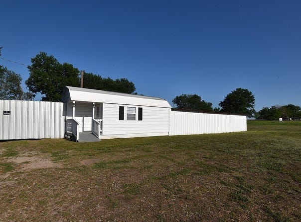 1513 U.S. 77, Schulenburg, TX 78956