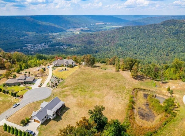 300 Deer Run Drive, Jasper, TN 37347