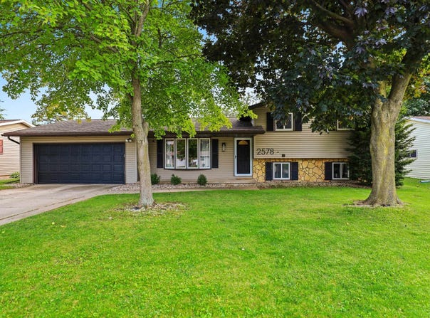 2578 VICKI Lane, GREEN BAY, WI 54311-5220