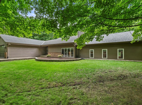 29209 Manor Dr, Waterford, WI 53185