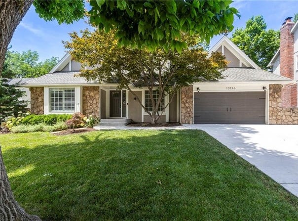 10136 Barton Street, Overland Park, KS 66214