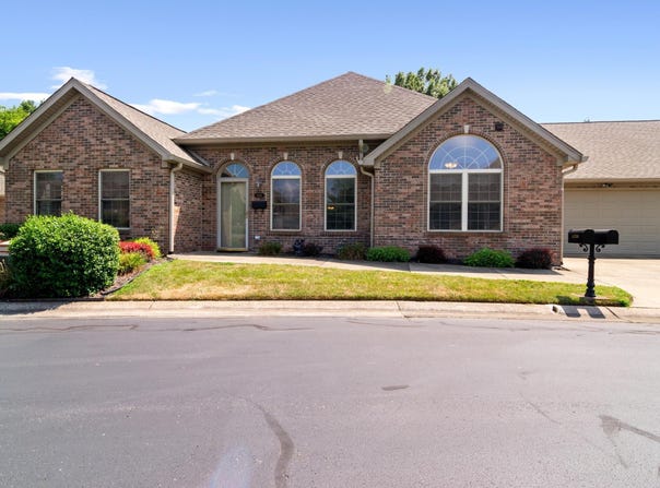 8200 Wyntree Villas Drive, Newburgh, IN 47630