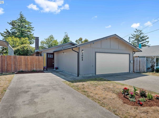 1065 FENWICK ST, Coos Bay, OR 97420
