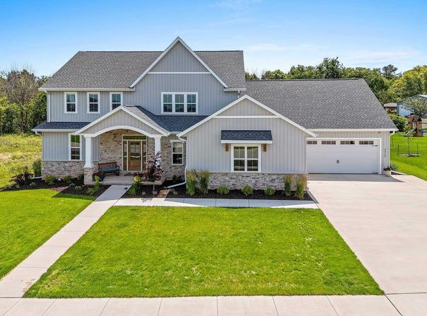 3215 ROCKCRESS Circle, GREEN BAY, WI 54311