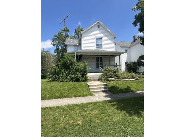 110 E Benton Street, Wapakoneta, OH 45895
