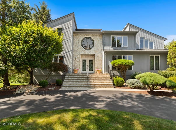 25 Whistler Way, Marlboro, NJ 07746