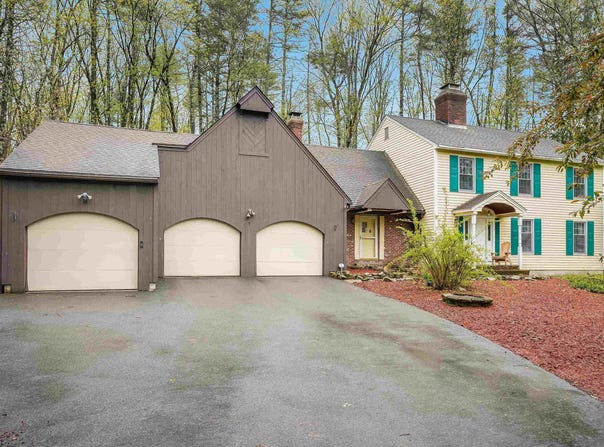 15 Roosevelt Drive, Bedford, NH 03110
