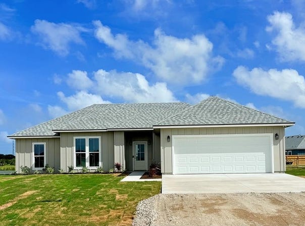 122 McLead Rd., ROCKPORT, TX 78382
