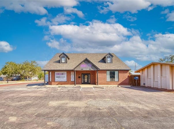 621 W 3rd Street, Elk City, OK 73644