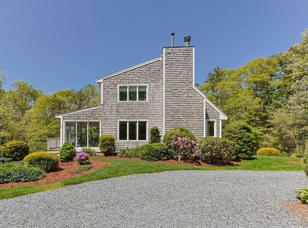 17 Claus Way, Marstons Mills, MA 02648