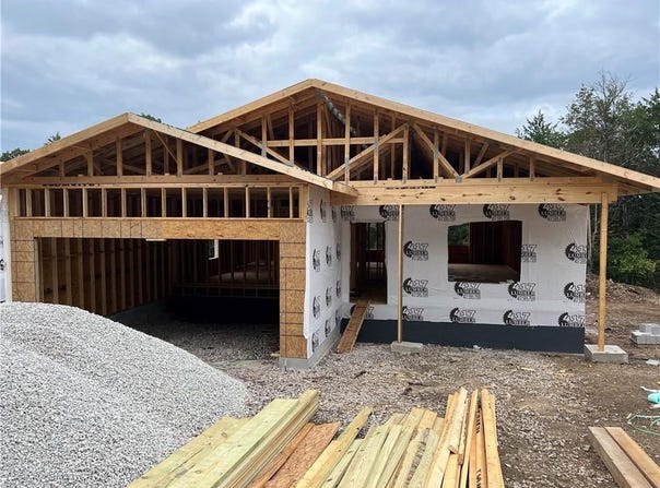 93  W Larchwood  DR, Diamond City, AR 72630