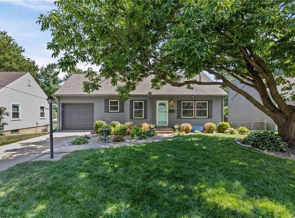 4935 Juniper Street, Roeland Park, KS 66205