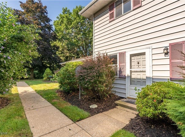 2400 Island Drive unit: 21B, Green, OH 44685