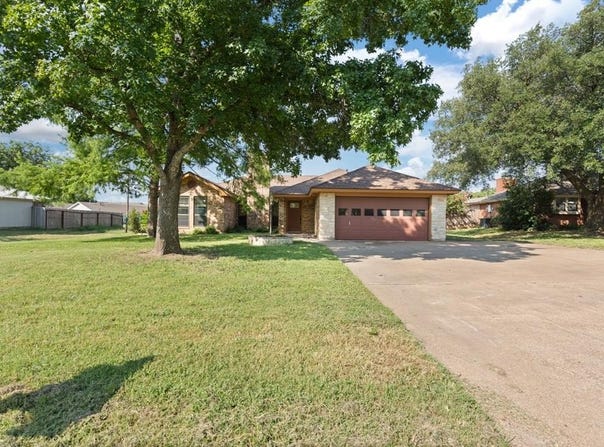 811 McAnear Street, Cleburne, TX 76033